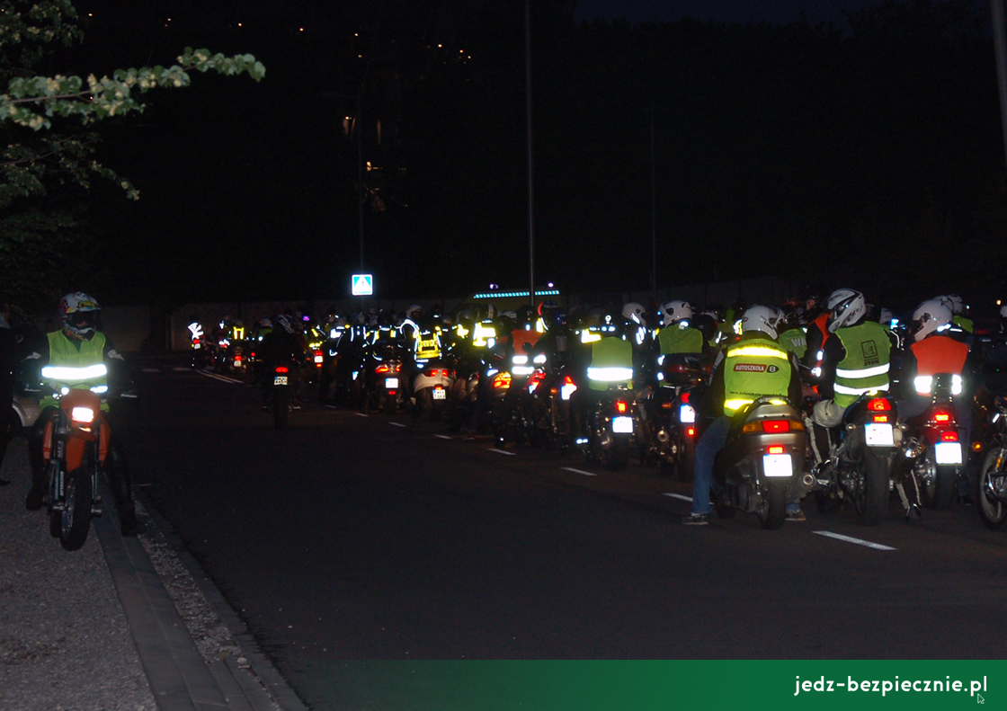 Porozmawiajmy o bezpieczeństwie - start parady motocyklistów Stadion Narodowy w Warszawie